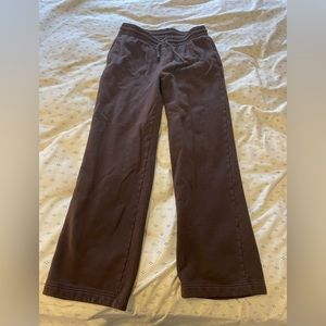 Aritzia TNA “Wide Leg” sweatpant in mocha brown!
